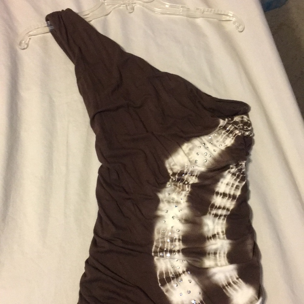One-shoulder dress